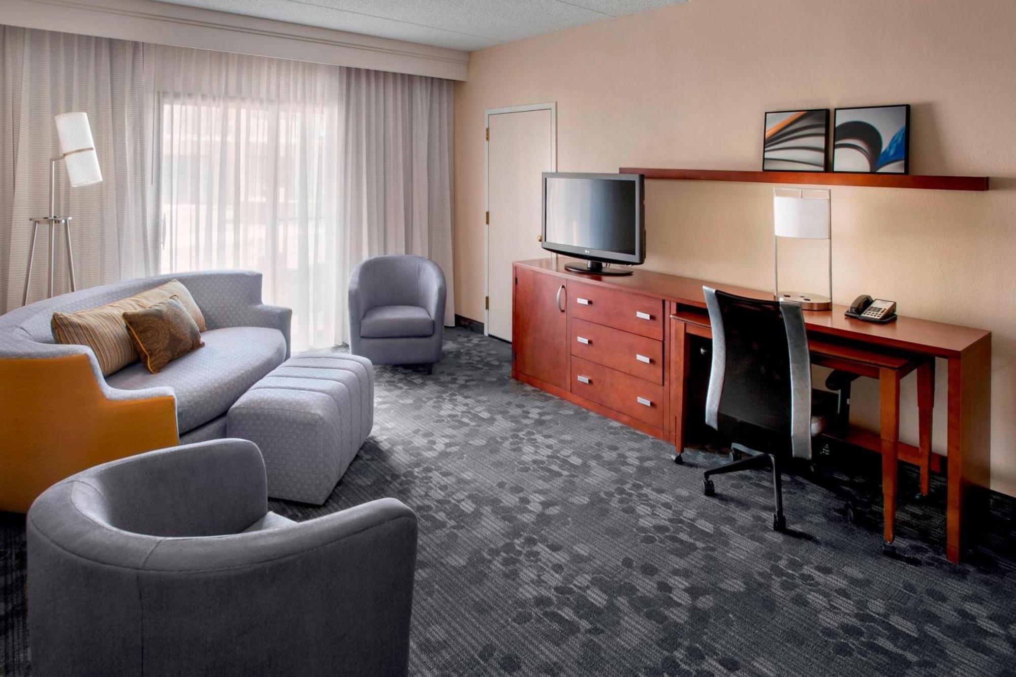 מלון Courtyard By Marriott Hartford Windsor Airport מראה חיצוני תמונה