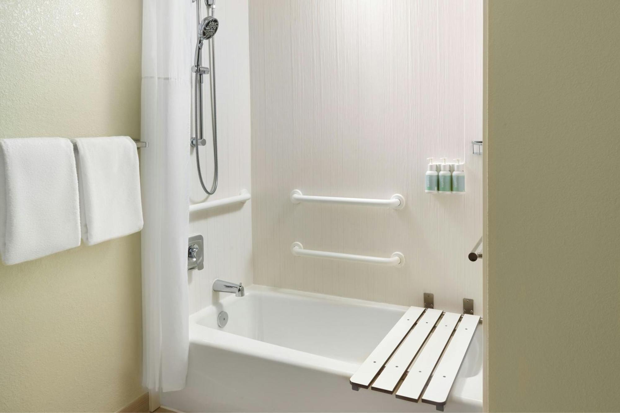 מלון Courtyard By Marriott Hartford Windsor Airport מראה חיצוני תמונה