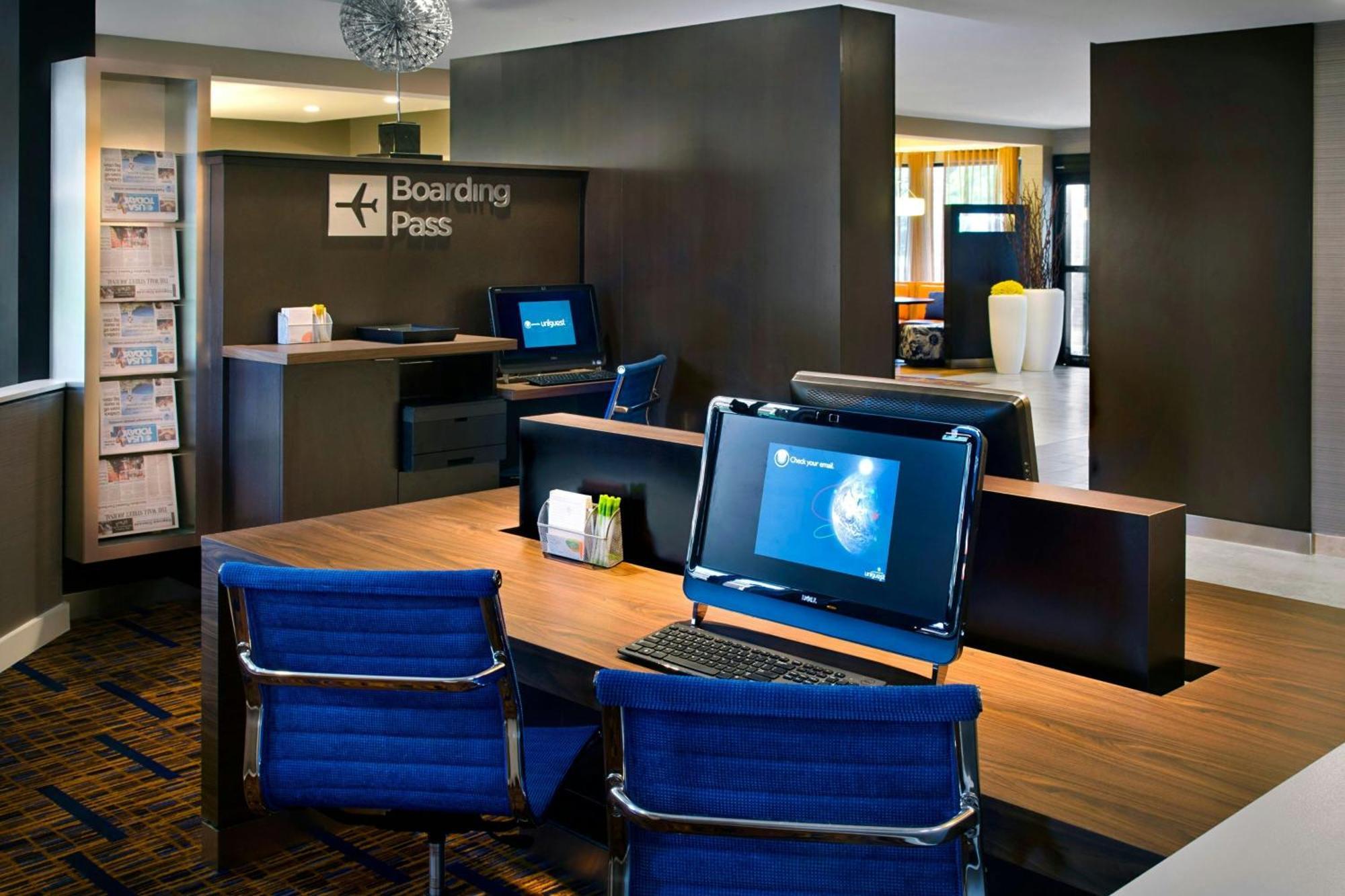 מלון Courtyard By Marriott Hartford Windsor Airport מראה חיצוני תמונה